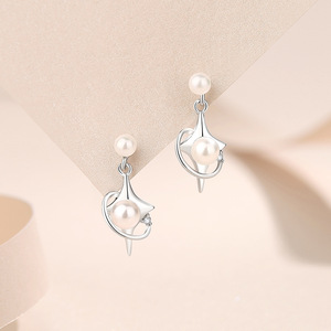Pendientes de Plata de Ley S925 con Estrella Hueca Elegante y Perla de Agua Dulce para Mujer, Joyería Fina de Boda con Estética Celestial de Moda - Product Image 4