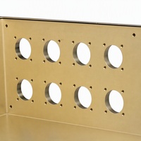 Boîtier électronique en aluminium usiné sur mesure par CNC avec plusieurs emplacements pour connecteurs et rainure d'étanchéité pour unité de contrôle d'alimentation