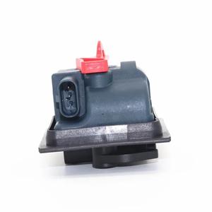 Motor del actuador de la tapa del tanque de combustible Mercedes-Benz A0008207703, pieza de repuesto - Product Image 1