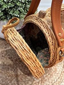 Sac à main vintage pour femme en rotin avec fermeture à boucle et crochet, design portable en provenance du Vietnam - Product Image 2