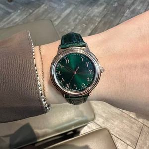 Montre de créateur britannique vintage minimaliste de qualité supérieure en vert - Product Image 4