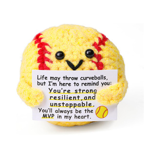 Muñeca de béisbol amarilla de ganchillo personalizable directa de fábrica, regalos de apoyo emocional de gran venta para artesanía de tela textil - Product Image 1