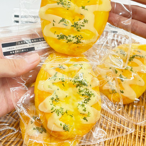 Jouet anti-stress en silicone de qualité alimentaire en forme de churros au fromage, à rebond lent, à pétrir, jouet de décompression alimentaire simulé - Product Image 2