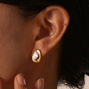 Conjunto de Joyería al por Mayor de Moda Vintage: Pendientes de Acero Inoxidable con Baño de Oro de 18K y Collar Geométrico Irregular con Zirconia Ovalada para Mujer - Product Image 6