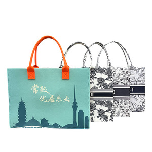 Custom Printed Felt Tote <b>Bags</b> Large Capacity <b>Wedding</b> <b>Gift</b> <b>Bags</b> Durable Nonwoven Material Fashion Style - Product Image 4