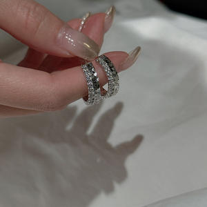 Boucles d'oreilles Wenchi en argent pur S925, effet glace pilée, design vintage rétro incurvé CNC, style simple et tendance, personnalité de niche, cristal - Product Image 1