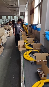 Dispositivo di bloccaggio del Guardrail in acciaio alimentato ad energia solare e a batteria per apparecchiature di parcheggio a distanza per proteggere i parcheggi - Product Image 3