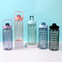 Bouteilles d'eau de sport JM Custom de 2 litres, 64 oz, portables, colorées, en plastique transparent, réutilisables, avec paille et couvercle