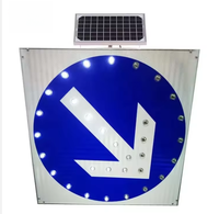 Panneaux de signalisation directionnelle à flèche bleue pour rampes d'accès aux allées, panneaux de signalisation routière solaires à LED Chevron pour la sécurité routière