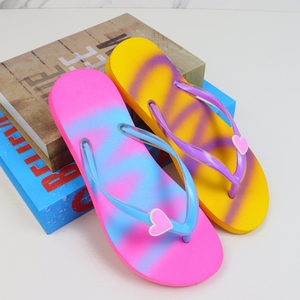 Vente en gros d'usine, tongs antidérapantes en plastique, sandales, pantoufles pour femmes - Product Image 2