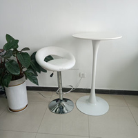 Chaise de bar pivotante réglable en cuir et fer, design élégant pour salon