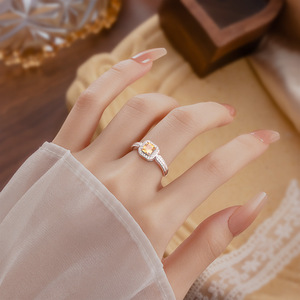 Bague ajustable tendance en argent sterling 925 avec pierre naturelle de 5 mm, sertie en halo, design géométrique, améthyste, bijoux fins - Product Image 3