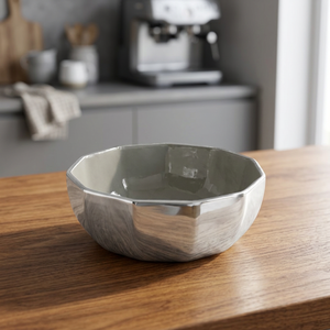 Bol de service en céramique moderne avec design facetté pour une salle à manger élégante et une décoration de table de cuisine stylée - Product Image 1