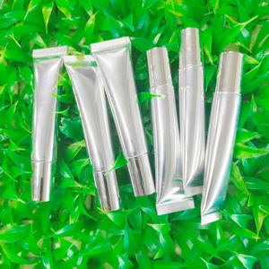 Voluminizador de <span class=keywords><strong>Labios</strong></span> Instantáneo 3D, Líquido, con Logotipo Personalizado, 8 Tonos Modernos, Certificado MSDS, Venta al Por Mayor, No Pegajoso, Brillo Intenso - Product Image 2