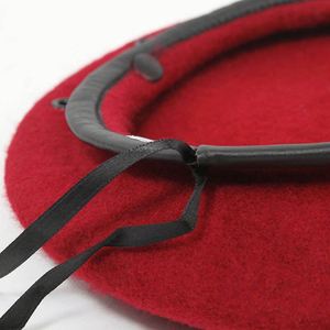 Casquettes de béret brodées personnalisées Grossistes en cuir garni de cuir Chapeau béret en laine à sangle réglable pour hommes - Product Image 5