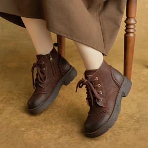 Bottes montantes en cuir véritable, style rétro, faites à la main, à lacets, à talon plat, modèle Martin, nouvelle collection hiver - Product Image 3