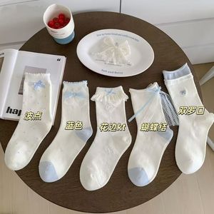 ถุงเท้าผู้หญิงแบบกลางน่อง ลายจุดสีฟ้า แต่งโบว์ลูกไม้ ขอบยางยืดสองชั้น สวมใส่สบาย ซับเหงื่อ ระงับกลิ่น สไตล์วัยรุ่น - Product Image 3