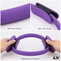 Anneau de Pilates 40 cm en mousse NBR, Cercle Magique de Fitness, Anneau d'Exercice de Yoga avec Poignées ABS pour Entraînement des Cuisses à Domicile