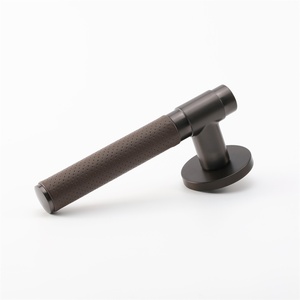 Manija de puerta de palanca de café Maxery con manija de puerta de cuero de zamak de zinc de cuero marrón herrajes para puertas interiores - Product Image 4