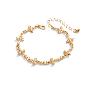 Bracciale con ciondolo a croce mini goffrata placcato oro, catena sottile, gioiello da polso religioso stile gotico streetwear per uomo e donna, idea regalo - Product Image 1