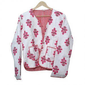 Veste réversible matelassée artisanale en coton biologique 100 % pour femme, coupe courte, imprimé ethnique vintage, style streetwear chic, automne-hiver - Product Image 1