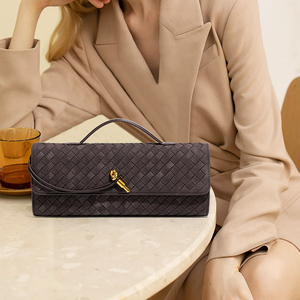 Sac pour femme de style rétro personnalisé, en cuir PU effet daim, tissé à la main, sac sous le bras, sac à main en velours doux, sac à bandoulière tendance - Product Image 1