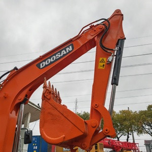 Mini-excavatrice sur chenilles Doosan DH55, couleur verte, hydraulique, équipement de construction - Product Image 2