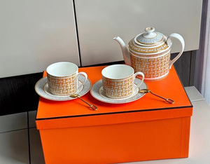 Nouvel ensemble de thé en porcelaine fine dorée de style nordique classique de luxe - Product Image 1