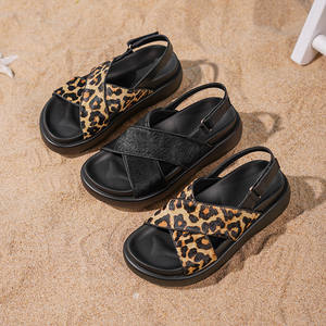 Sandalias de mujer con plataforma de color liso, correa cruzada en el tobillo, punta redonda, sin cordones, con estampado de leopardo y tacón medio. - Product Image 6