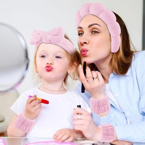 Bandeaux élastiques antidérapants en tissu avec nœud, personnalisables avec logo, pour maquillage, soins de la peau et lavage du visage, en forme d'éponge rose unisexe - Product Image 5