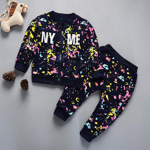 Ensemble de vêtements décontractés pour garçons, 2 pièces, en coton, à manches longues, avec des motifs graffiti colorés et confortables - Product Image 1