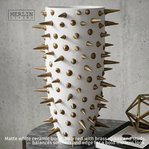Merlin Living Unique Gold Plated Luxury Floor Flower Bottle Novedad moderna Remache Diseño Decoración para el hogar para jarrón mate Tabletop V - Product Image 5