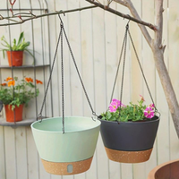 Jardinières suspendues en plastique au design minimaliste moderne avec niveau d'eau visible et trou de drainage, auto-arrosantes pour une utilisation intérieure et extérieure