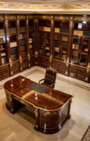 Bureau de direction américain haut de gamme, courbé, en bois massif sculpté et laqué, mobilier de bureau de direction.