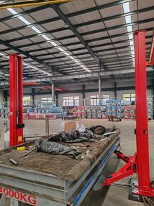 Elevador de Coche de 2 Postes con Liberación Manual 4T Modelo 2026, Certificado CE, Equipo de Taller con Capacidad de Elevación de 4T - Product Image 2