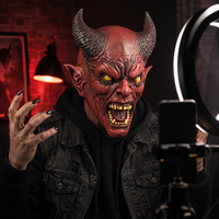 Masque d'horreur en latex de démon cornu rouge, masque intégral effrayant de diable avec yeux jaunes et dents pointues, costume de fête d'Halloween pour cosplay