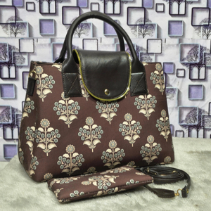 Bolso de mano de poliseda satinada color árbol de la vida o Guldasta Deep Chocolate o marrón cacao, con neceser a juego - Product Image 1