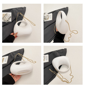 <span class=keywords><strong>Bolso</strong></span> de <span class=keywords><strong>mano</strong></span> de acrílico con textura mate para mujer, <span class=keywords><strong>bolso</strong></span> de <span class=keywords><strong>mano</strong></span> de media luna para <span class=keywords><strong>boda</strong></span>, <span class=keywords><strong>bolso</strong></span> de <span class=keywords><strong>mano</strong></span> Hobo de bola de masa hervida, Color caramelo, pequeñas Bolsas nupciales - Product Image 3