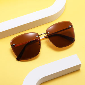 แว่นตากันแดดอินเทรนด์ใหม่2025แว่นตากันแดดวินเทจแฟชั่นไร้ขอบแว่นกันแดดสตรีเลนส์ UV400 - Product Image 2