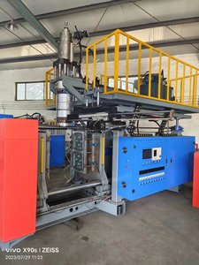Machine d'extrusion de soufflage de réservoirs en plastique, extrudeuse HDPE pour réservoirs d'huile de <span class=keywords><strong>20</strong></span> <span class=keywords><strong>L</strong></span>, bidon de 25 <span class=keywords><strong>L</strong></span>, extrudeuse de moule de soufflage de barils - Product Image 5