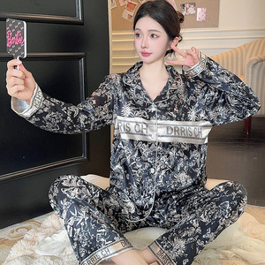 <span class=keywords><strong>Set</strong></span> di pigiami di seta da <span class=keywords><strong>donna</strong></span> Designer alla moda <span class=keywords><strong>set</strong></span> di abiti da notte in maglia <span class=keywords><strong>accappatoio</strong></span> e cerchietti metodo di tessitura non tessuto - Product Image 1