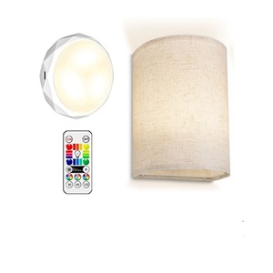 Lámpara de Pared Inalámbrica Magnética con Colores RGB Regulables, Pantalla de Tela de Lino y Control Remoto, Funciona con Batería - Product Image 1