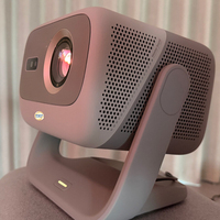 Système de projection laser 3 couleurs JMGO N1S 4K avec 1600 CVIA pour le home cinéma et la visionnage d'événements sportifs