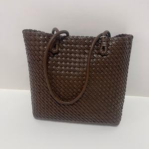 Bolso Tote de Piel Sintética Tejida de Moda Personalizado de Fábrica, Bolsos de Mano Estilo Hobo con Cierre de Cremallera, Ecológicos e Impermeables para Mujer - Product Image 3