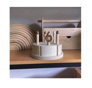 Jouets en bois créatifs et naturels pour enfants et tout-petits : gâteau de jeu d'imitation coloré pour cadeaux d'anniversaire et jeux de fête - Product Image 1