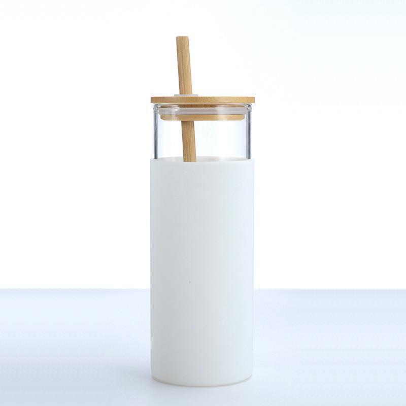 Blanc avec paille en métal, pas paille en bambou.