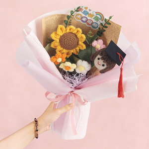Ramo de Flores Tejidas a Crochet para Graduación 2026, Flores Hechas a Mano con Muñeca de Graduación Doctoral, Regalo para Amigos y Compañeros de Clase - Product Image 3