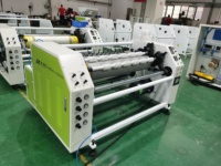 Nouvelle machine de rembobinage et de refendage haute vitesse pour film PE, rembobineuse et refendeuse de film alimentaire PE avec tube en carton