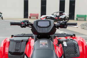 รถเอทีวีสมรรถนะสูง รุ่น Brute Force 749 ซีซี เครื่องยนต์วี-ทวิน SOHC ระบายความร้อนด้วยน้ำ ระบบหัวฉีดน้ำมันเชื้อเพลิง คันเร่งคู่ขนาด 34 มม. สำหรับการขับขี่แบบอเนกประสงค์ - Product Image 6