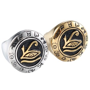 Anello Personalizzato con Occhio di Horus Egiziano, Placcato Oro in Acciaio Inossidabile, Amuleto di Protezione Vintage per Uomo, Alta Qualità - Product Image 1